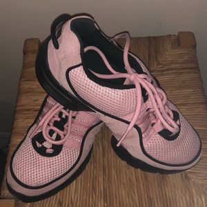 Bloch pink split sole dance/Zumba shoes. Worn 2x. Like new!